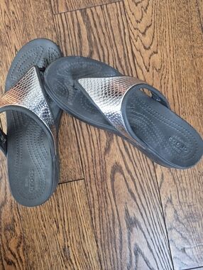 CROCS Women's Metallic Silver-Thong Sandals